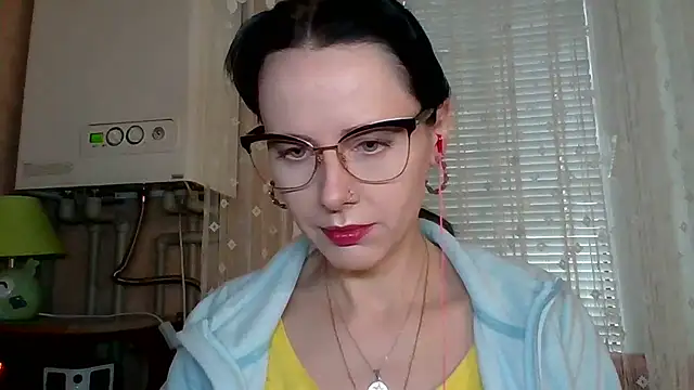 LuminousLady online show from October 9, 2025, 7:31 am