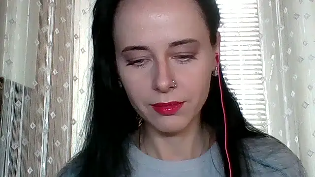 LuminousLady online show from October 28, 2025, 8:13 am