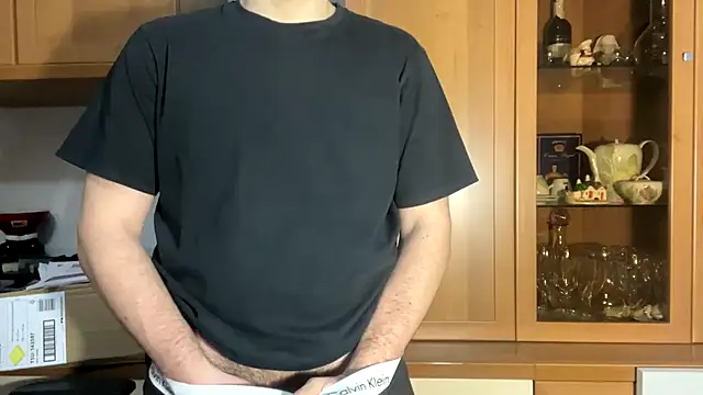 NaplesGuy04 online show from February 12, 2025, 5:37 pm