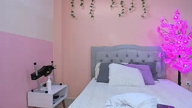 littletammy4u  online show from October 10, 2025, 12:28 pm