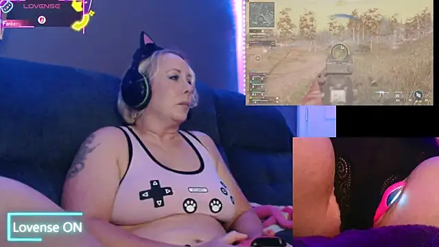 Trixiekittycutie online show from September 28, 2025, 1:23 am