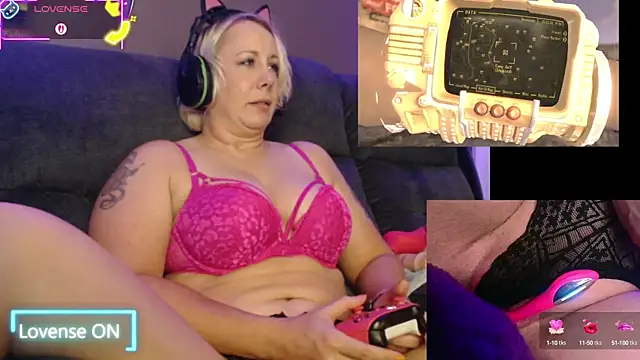 Trixiekittycutie online show from September 29, 2025, 5:51 pm