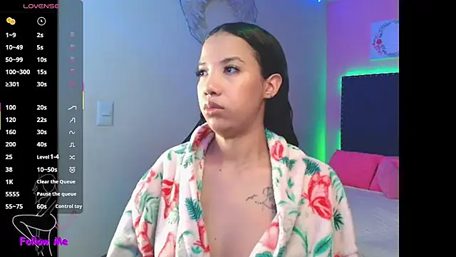 Snapshot of SallyWhitee chatting on November 23, 2025, 4:00 am SallyWhitee online show from November 23, 2025, 4:00 am