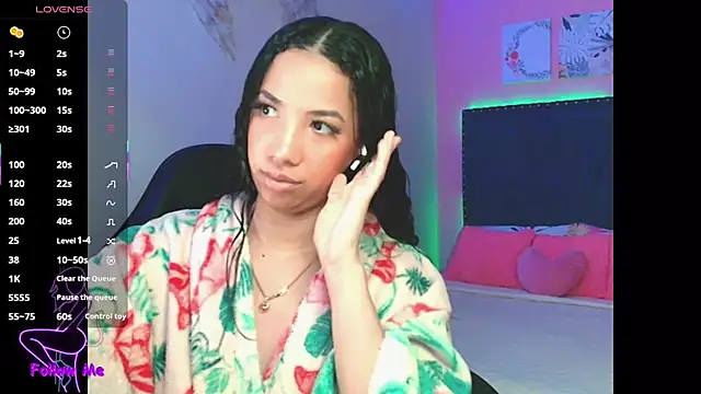 Snapshot of SallyWhitee chatting on December 21, 2025, 4:25 am SallyWhitee online show from December 21, 2025, 4:25 am