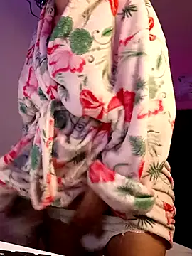 Snapshot of SallyWhitee chatting on January 7, 2026, 4:39 am SallyWhitee online show from January 7, 2026, 4:39 am