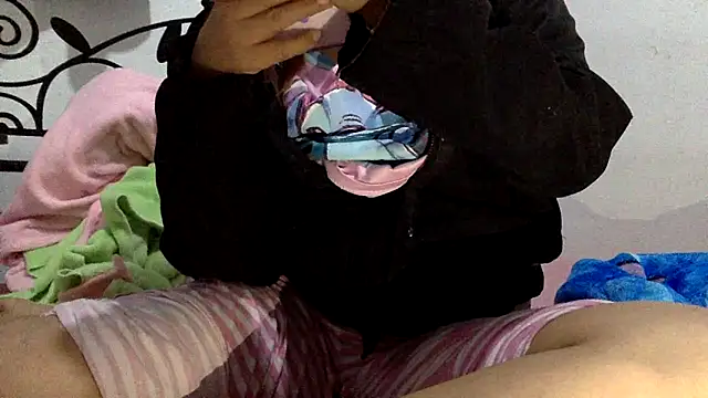 sharonlopez9611 online show from December 3, 2025, 4:24 am