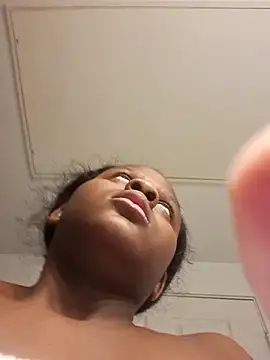 Snapshot of CocoaDoll22 chatting on November 27, 2025, 10:21 pm CocoaDoll22 online show from November 27, 2025, 10:21 pm