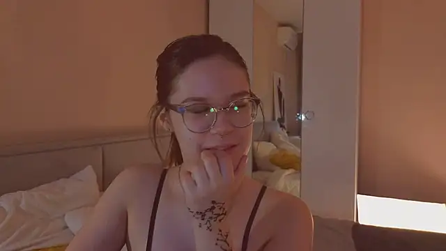 Snapshot of Mia_Luw chatting on February 6, 2026, 3:57 am Mia Luw online show from February 6, 2026, 3:57 am