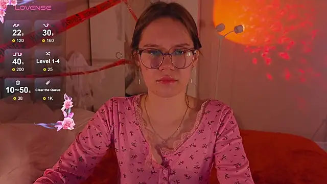 Mia Luw online show from November 2, 2025, 3:55 am