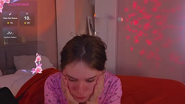 Mia Luw online show from November 7, 2025, 3:55 am