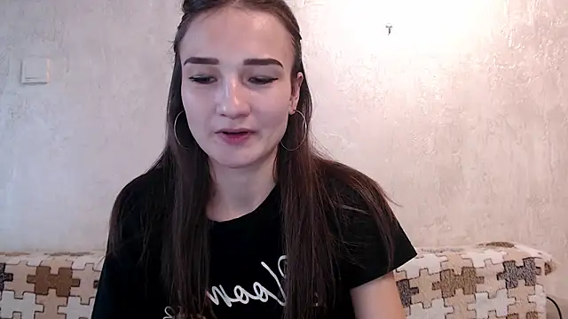 RoyalDessertt online show from November 12, 2025, 8:18 am