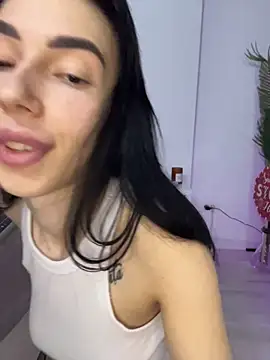 Celine Roxelle online show from December 19, 2025, 9:06 pm