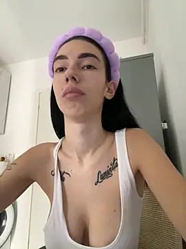 Snapshot of Celine_Roxelle chatting on October 19, 2025, 8:06 am Celine Roxelle online show from October 19, 2025, 8:06 am