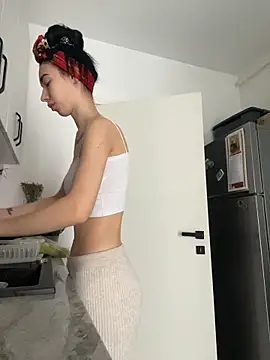 Celine Roxelle online show from March 19, 2026, 7:52 am