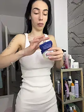 Celine Roxelle online show from February 10, 2026, 2:05 pm