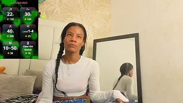Snapshot of dafnnelewis chatting on May 26, 2026, 11:08 am dafnnelewis online show from May 26, 2026, 11:08 am