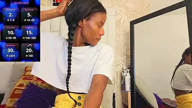 Snapshot of dafnnelewis chatting on May 27, 2026, 11:28 am dafnnelewis online show from May 27, 2026, 11:28 am