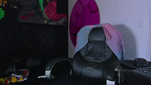 ISAAC CRYSTON online show from October 20, 2025, 7:47 pm