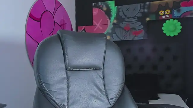 ISAAC CRYSTON online show from October 15, 2025, 8:06 pm