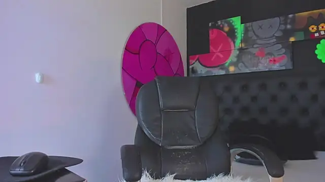 ISAAC CRYSTON online show from October 14, 2025, 9:47 pm