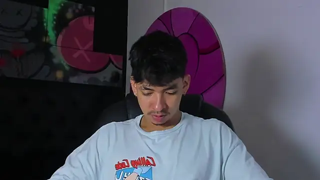 ISAAC CRYSTON online show from November 4, 2025, 7:50 pm