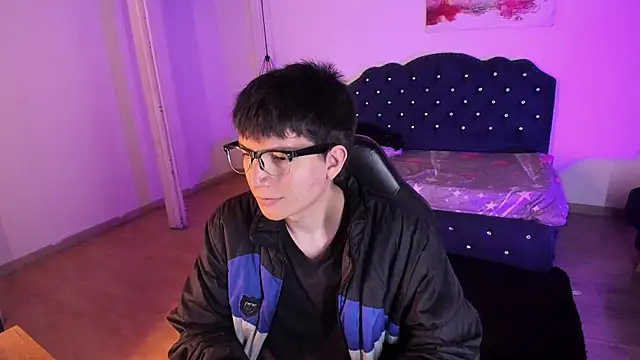 Golden-Boyy online show from September 20, 2025, 3:22 am