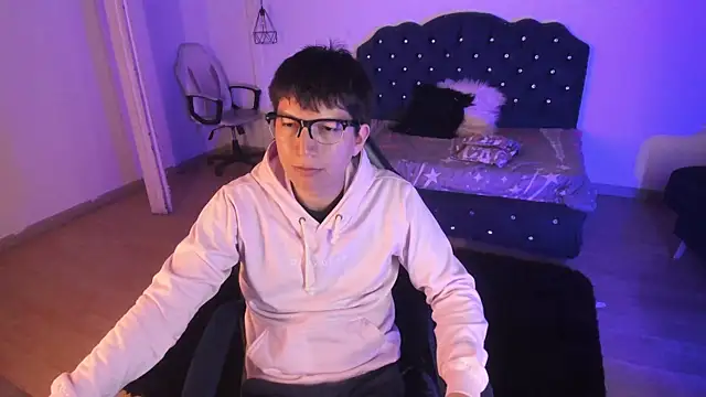 Golden-Boyy online show from September 25, 2025, 3:23 am