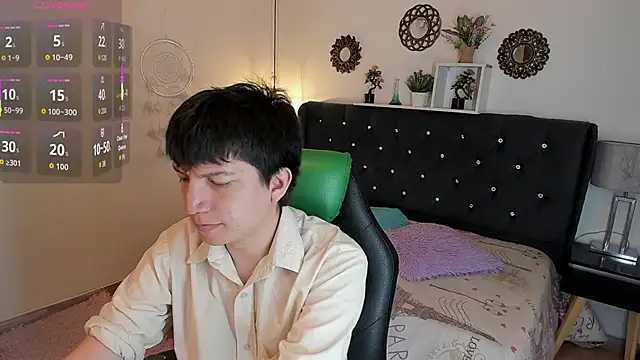 Golden-Boyy online show from October 6, 2025, 3:29 am