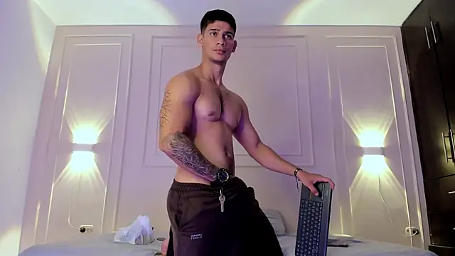 ANDRES STUD online show from June 3, 2026, 4:02 am
