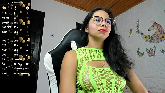 alisson hoffman05 online show from January 17, 2026, 1:04 pm