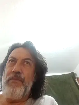 jeans and emma online show from December 14, 2025, 7:25 am