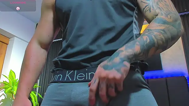 Snapshot of David_blake_ chatting on February 12, 2025, 6:29 am David blake online show from February 12, 2025, 6:29 am