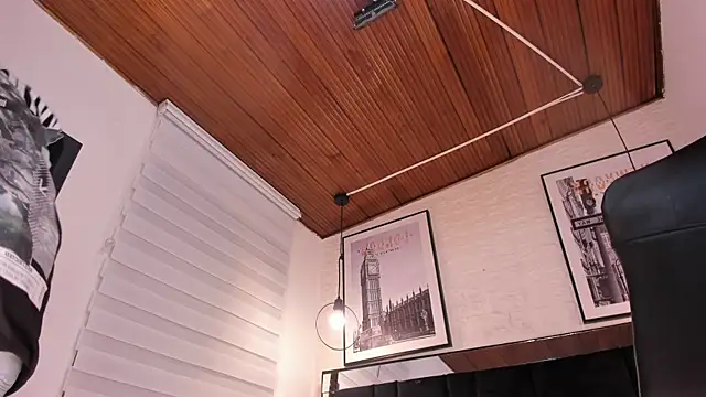 tylla  online show from September 17, 2025, 3:52 am