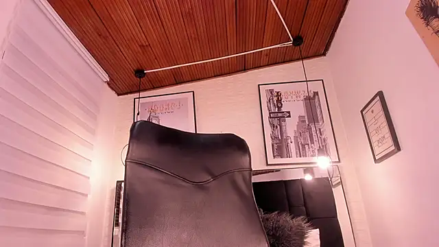 tylla  online show from September 30, 2025, 3:23 am