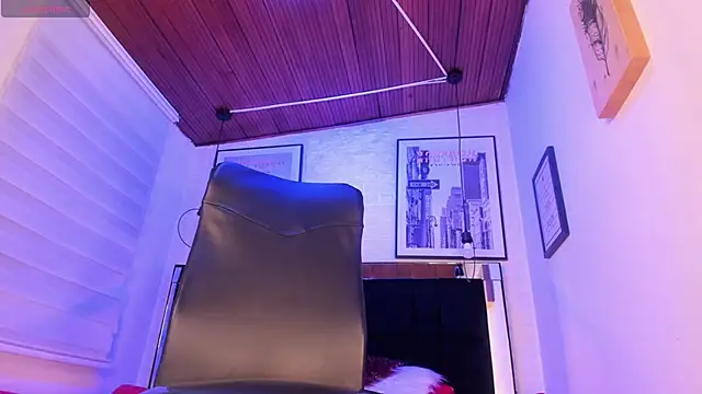 tylla  online show from November 29, 2025, 4:12 am