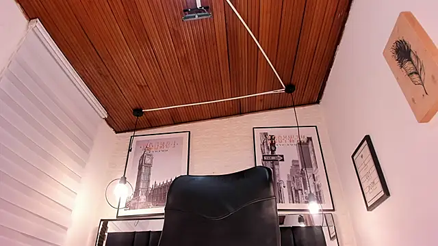 tylla  online show from September 24, 2025, 3:02 am