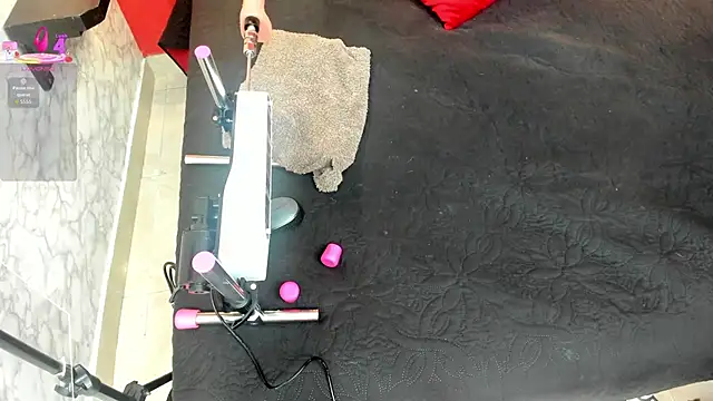 Snapshot of IVISBOUNCYASS chatting on November 14, 2025, 12:20 pm IVISBOUNCYASS online show from November 14, 2025, 12:20 pm