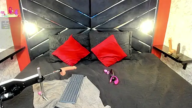 IVISBOUNCYASS online show from January 18, 2026, 1:36 pm