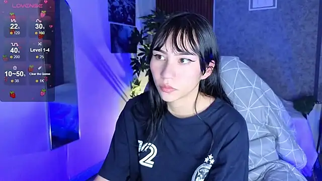 Miaa Lee7 online show from April 18, 2026, 8:42 pm