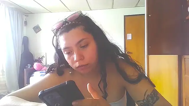 isabellapurple online show from February 15, 2026, 3:44 pm