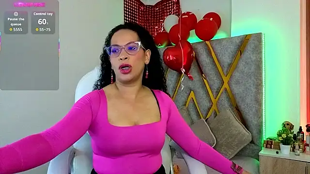 Cintiia Holmes online show from March 5, 2026, 11:32 pm