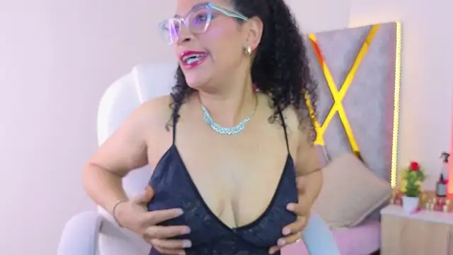 Cintiia Holmes online show from March 31, 2026, 1:07 am