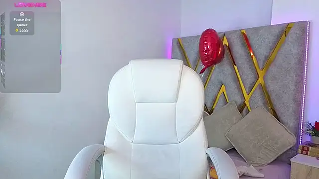 Cintiia Holmes online show from March 21, 2026, 12:23 am