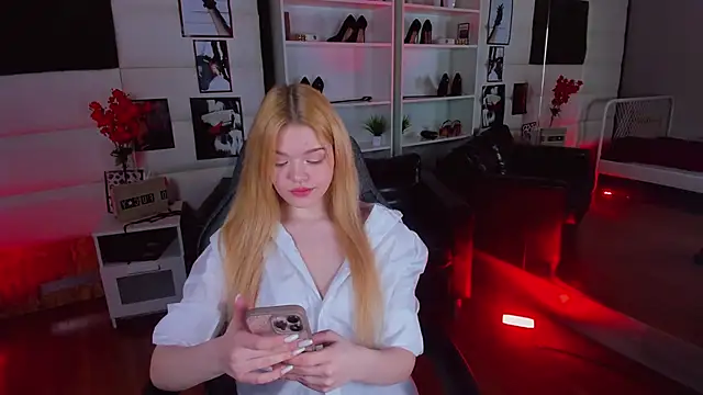 AdeleCartier online show from February 13, 2025, 1:19 am