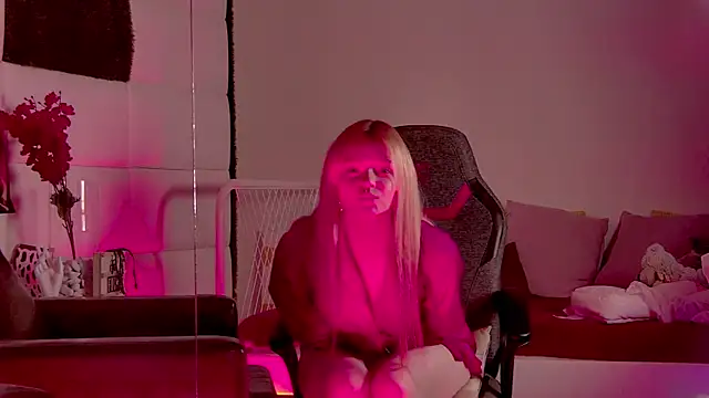 AdeleCartier online show from March 2, 2025, 4:07 am