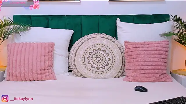 Snapshot of Kaylynn chatting on November 4, 2025, 4:05 am Kaylynn online show from November 4, 2025, 4:05 am