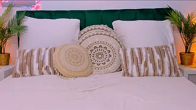 Snapshot of Kaylynn chatting on October 13, 2025, 2:57 am Kaylynn online show from October 13, 2025, 2:57 am