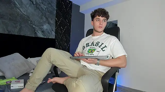 ErosGeorgiou online show from March 5, 2025, 4:24 pm