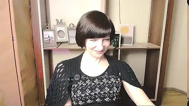 Snapshot of _AngeliaFlow_ chatting on May 1, 2026, 8:30 am AngeliaFlow online show from May 1, 2026, 8:30 am