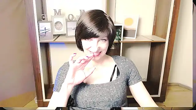 Snapshot of _AngeliaFlow_ chatting on May 19, 2026, 8:10 am AngeliaFlow online show from May 19, 2026, 8:10 am